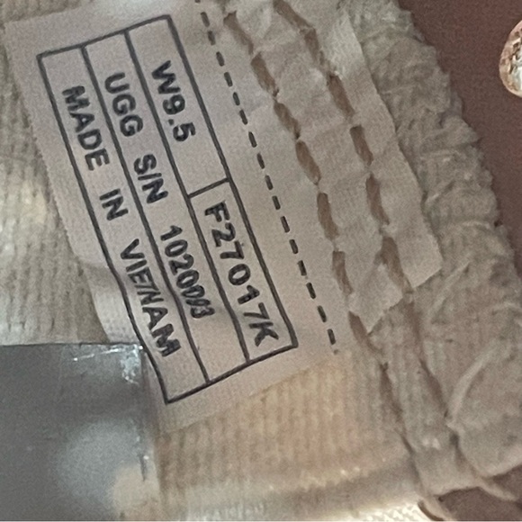 UGG White slip sneakers with Perforated Design. women’s shoes size 9.5. Preowned - Picture 8 of 9